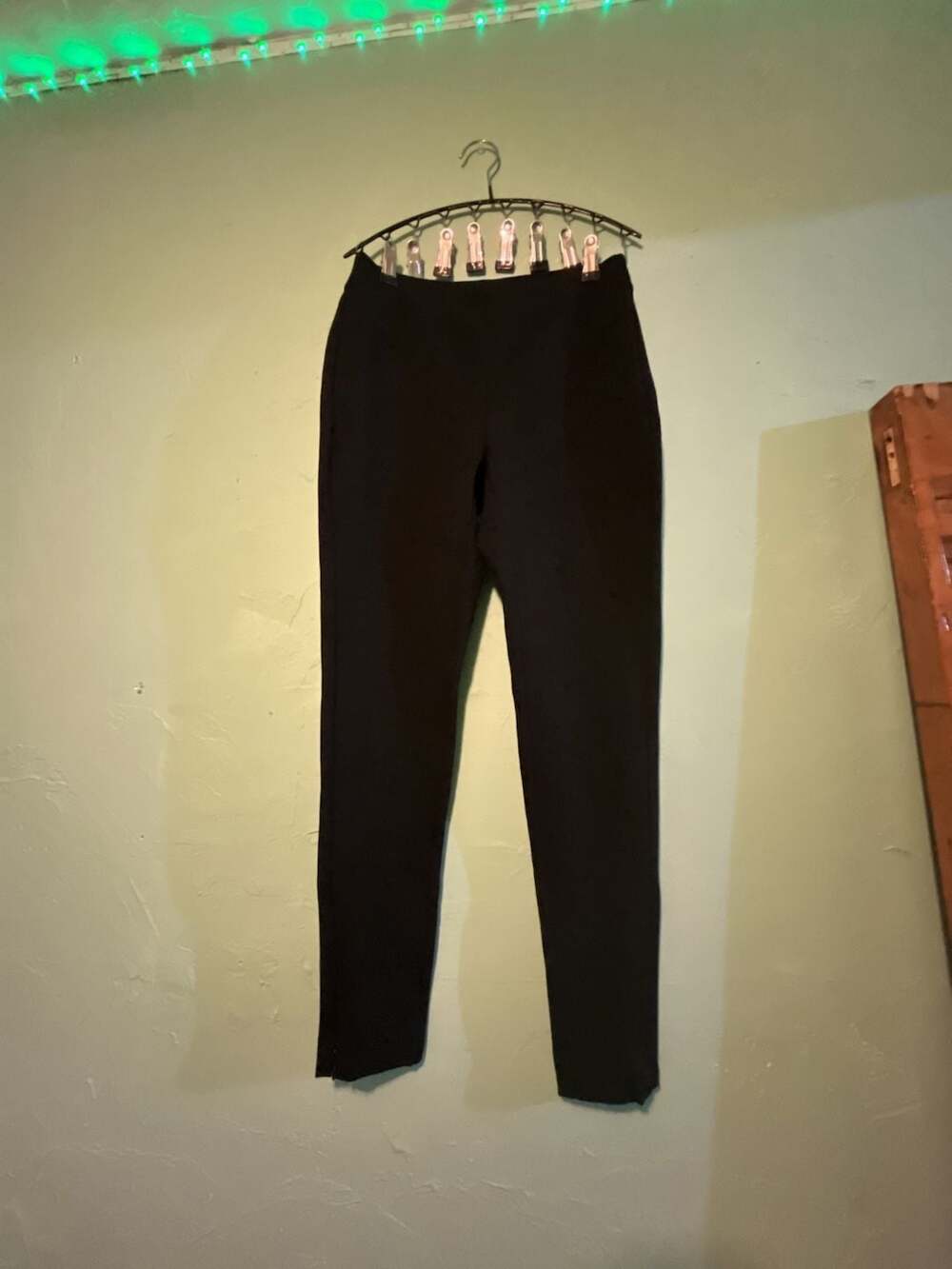 Chico's Juliet Slim Zip-Ankle Leggings in Black